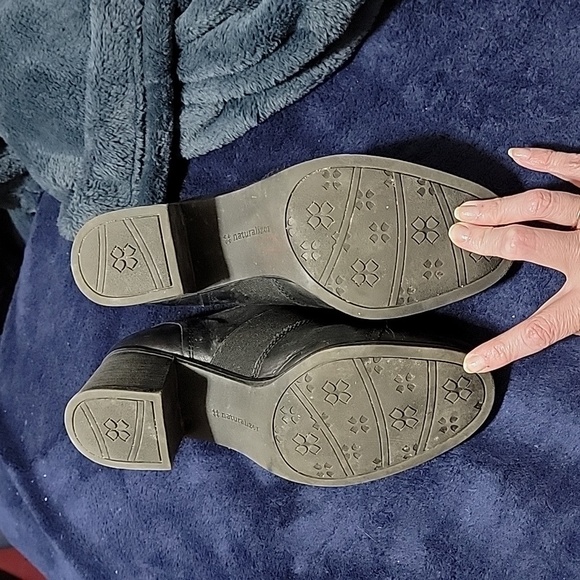 Naturalizer Black size 10m leather heals/booties - Picture 2 of 4